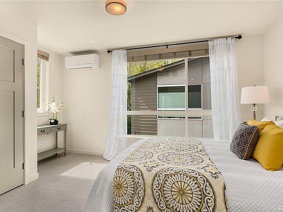 4th image of 3809 Martin Luther King Jr Way S #D