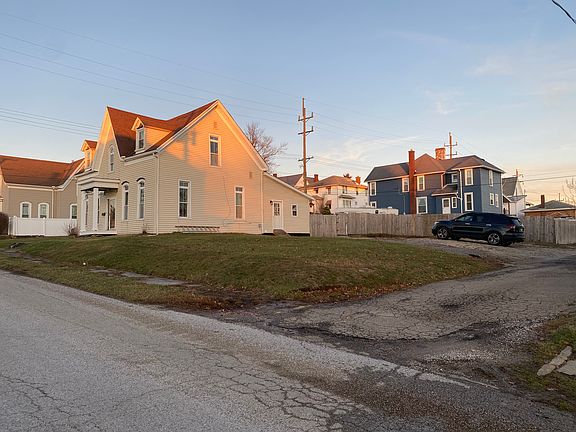 3rd image of 301 S Lincoln Ave