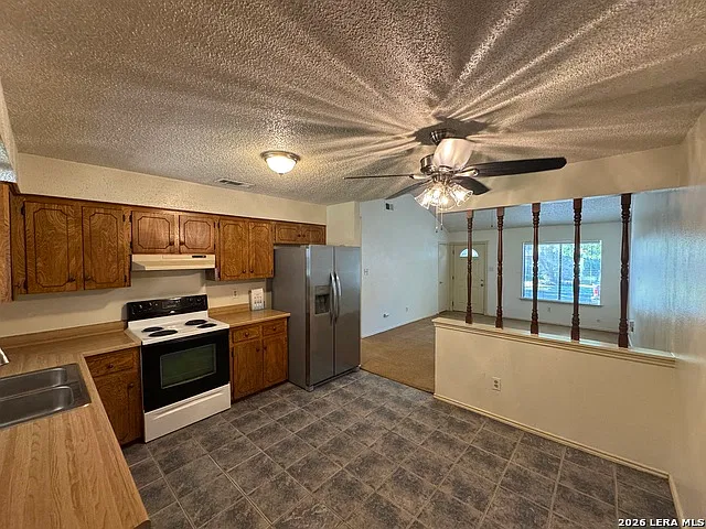 3 bed, 1.0 bath, 840 sqft, $1,295 — Photo 3