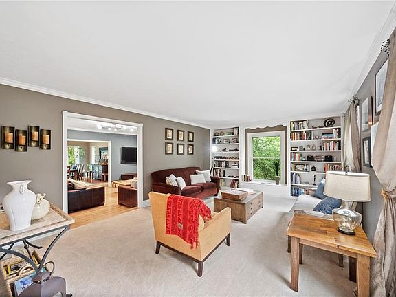 5th image of 1100 Sheerbrook Dr