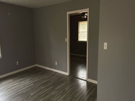 4th image of 301 W Main St