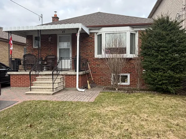 43 Saint George St #Ll, Toronto, ON M8Z 3Y6