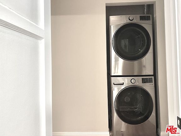 5th image of 1109 NE 21st St #1109