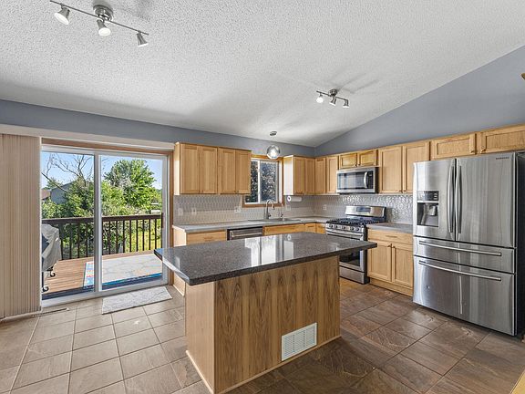 5th image of 127 Bluestem Ave