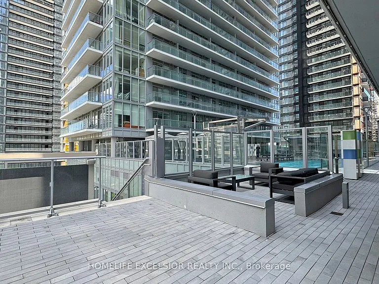 195 Redpath Ave #914 — Photo 32
