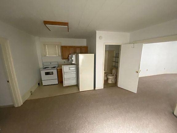 4th image of 243 E Broad St APT 1