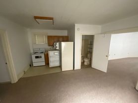 243 E Broad St, 1