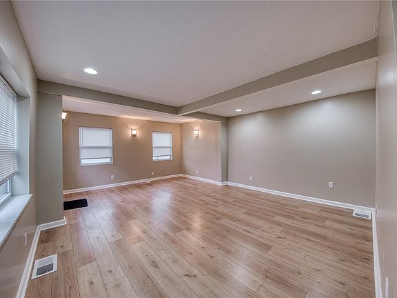 4th image of 2218 9th Ave