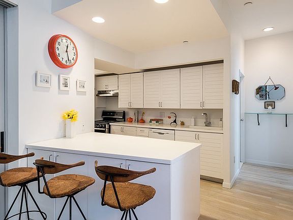 2nd image of 90 Hudson St APT 2B