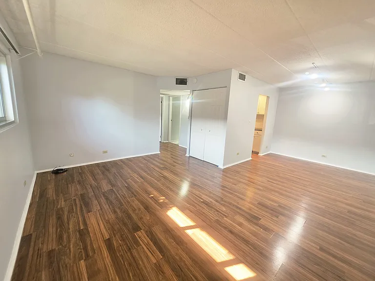 3223 W Parkway Dr #1G — Photo 3