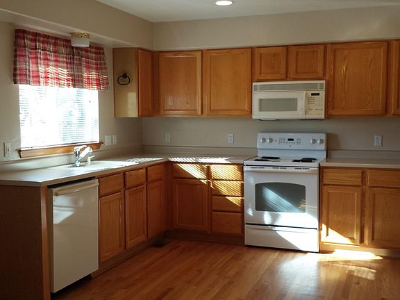 Kitchen - bottom cabinets have pull out drawers for each storage.