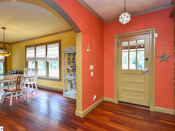 3rd image of 303 Dellrose Cir