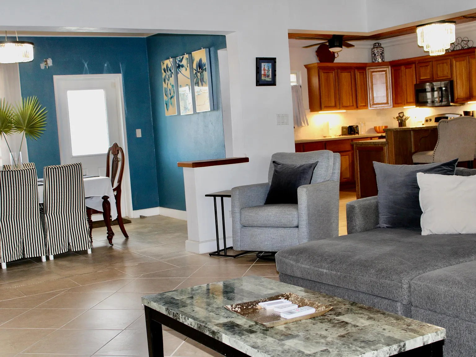 3 bed, 2100 sqft, $3,350 — Photo 4