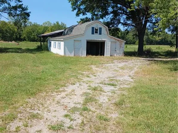 143 S 250th St, Mulberry, KS 66756