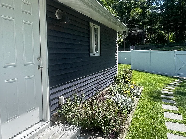 125 Halesite Dr — Photo 3