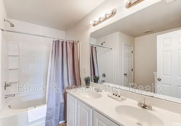 708 Mardonie Reach Ln — Photo 15