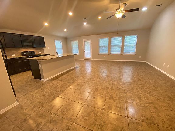 4th image of 21607 Surrey Ln