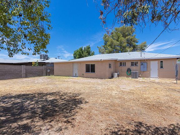 3rd image of 2045 W Solano Dr