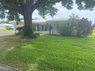 8959 143rd St, Seminole, FL 33776