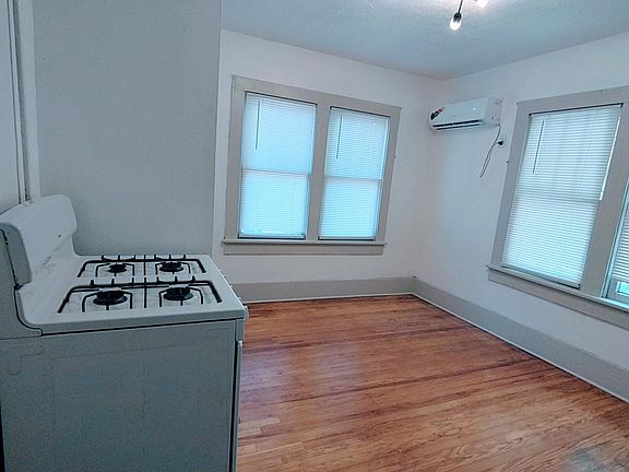 3rd image of 626 Chautauqua Ave #3