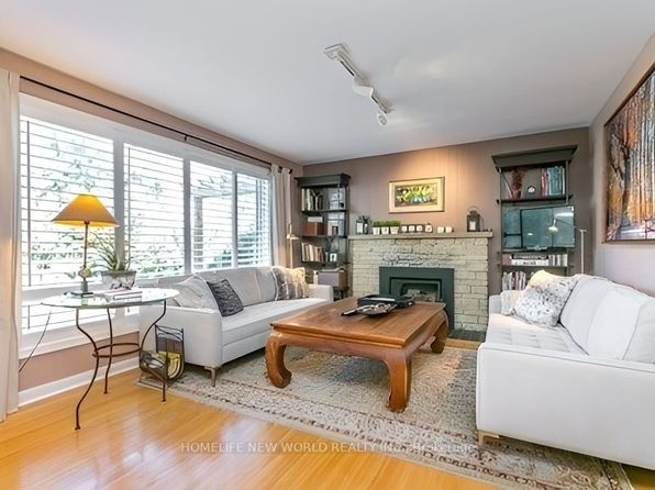 34 Davean Dr #C12, Toronto, ON M2L 2R7