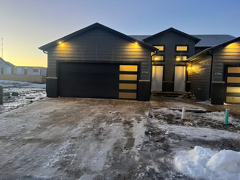 1705 Tobi Ln — Photo 2
