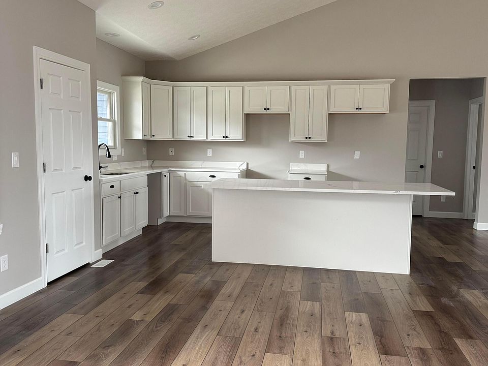 2nd image of 3030 Corbin Dr