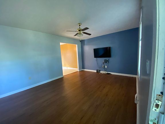 3rd image of 1165 Oakdale Dr