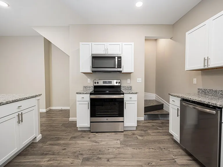 737 Franklin Ave #8 — Photo 10