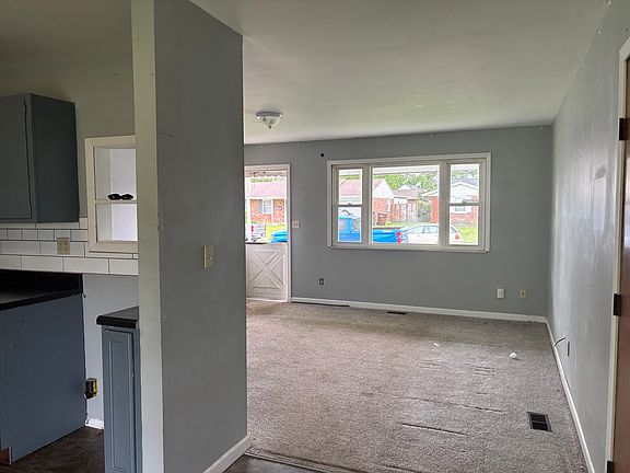 4th image of 909 Falmouth Ave