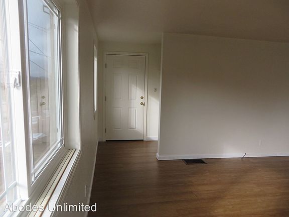 5th image of 1774 NE Klamath Ave APT 1