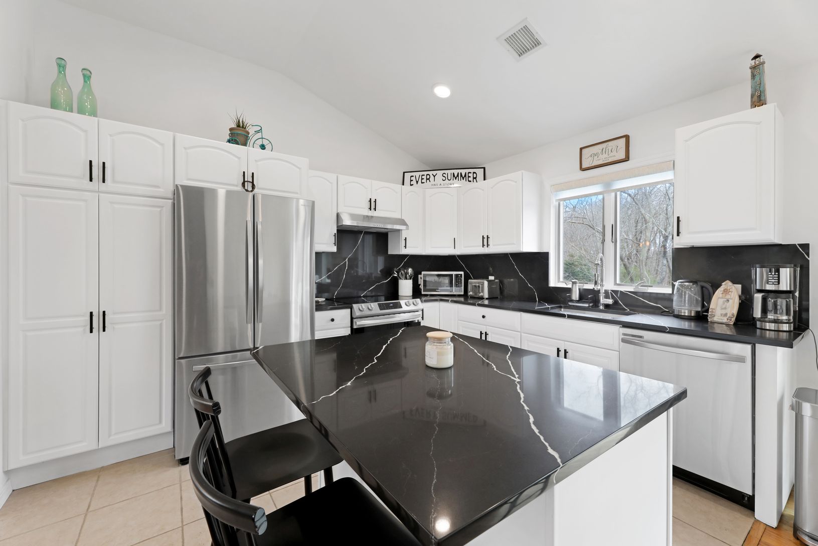  Kitchen with Island & Stainless Steel Appliances