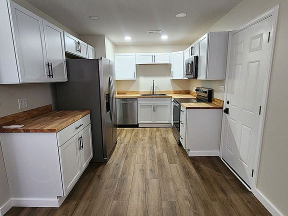 3rd image of 306 Oak St