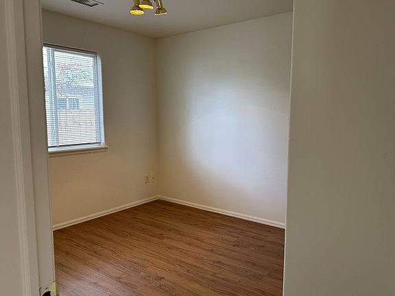 3rd image of 3011 Sunlight Dr