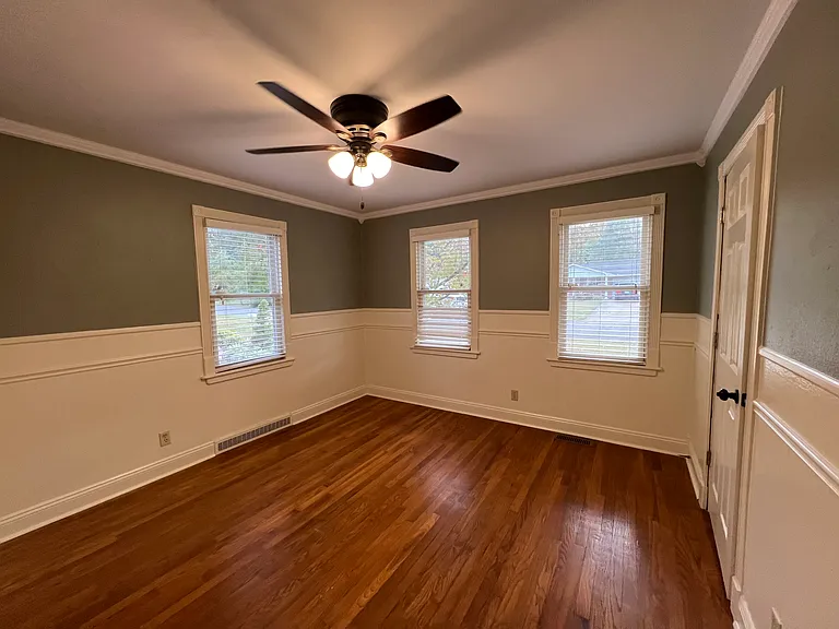 221 Henderson St — Photo 10