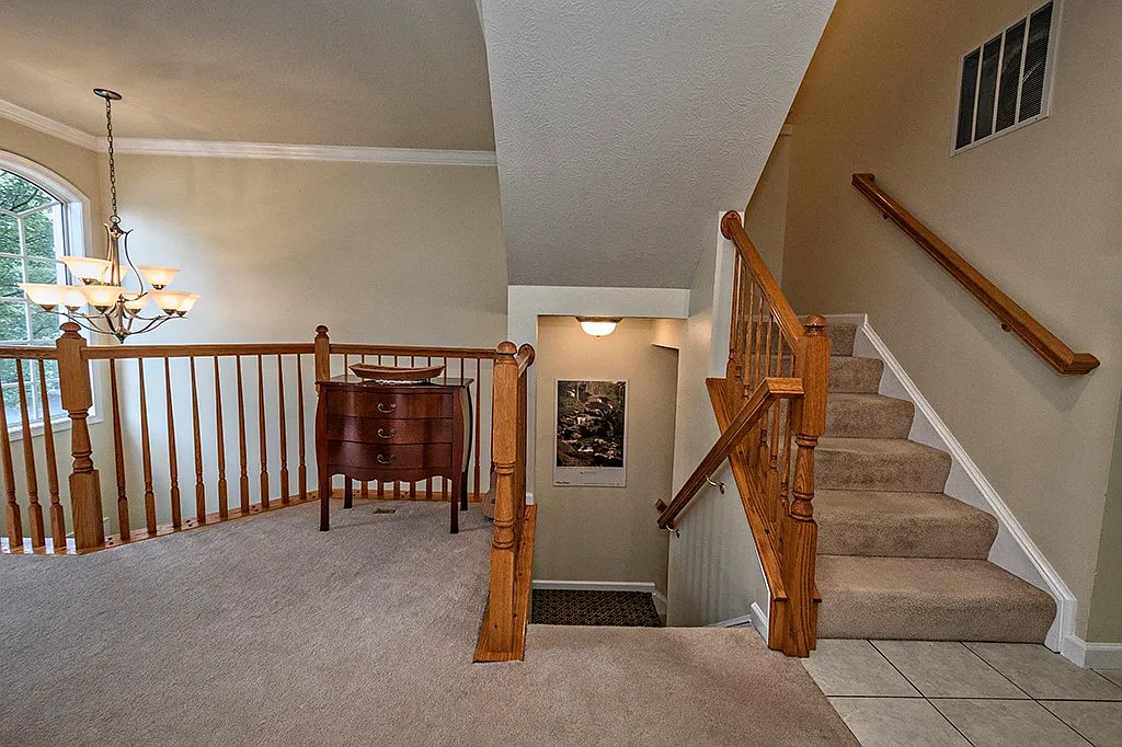 3 bed, 2.5 bath, 2548 sqft, $4,100 — Photo 3