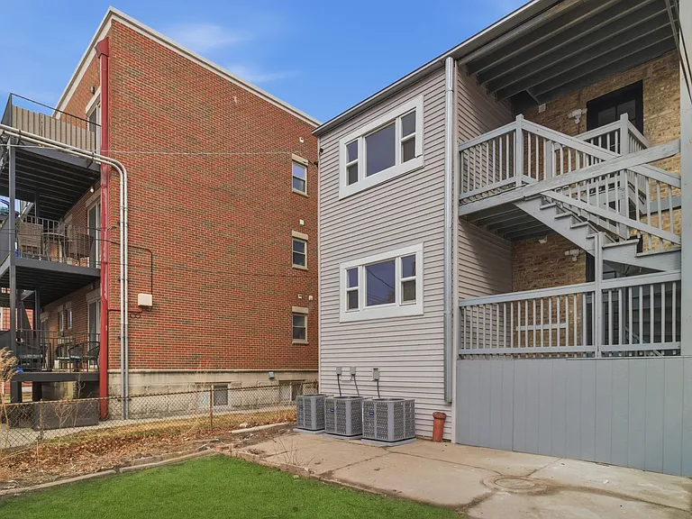 2521 W Farragut Ave #2 — Photo 8