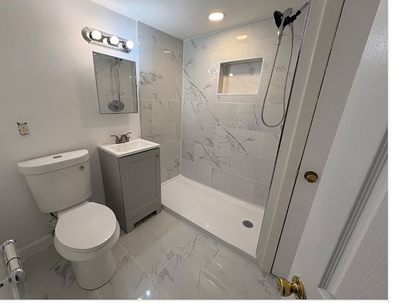 4th image of 149 Adams St