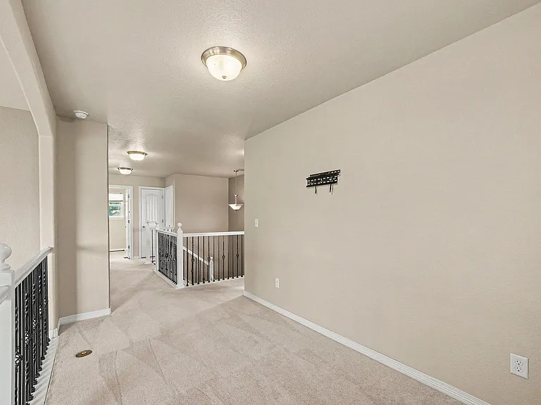 2721 Bridle Dr — Photo 11