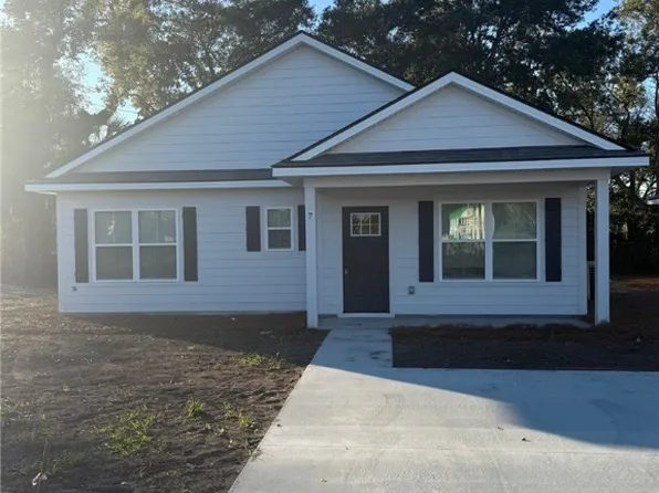 7 Helmken St, Savannah, GA 31404