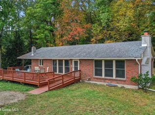 577 Valley Falls Rd, Melrose, NY 12121