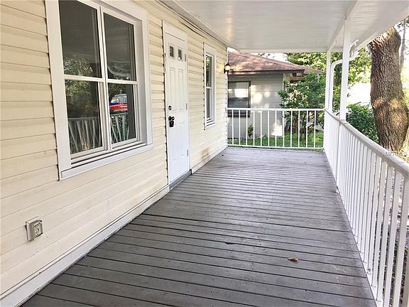4th image of 707 E 121st Ave