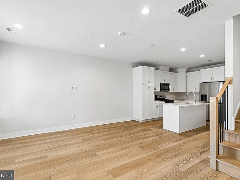 2160 Northbank Pl #166 — Photo 3
