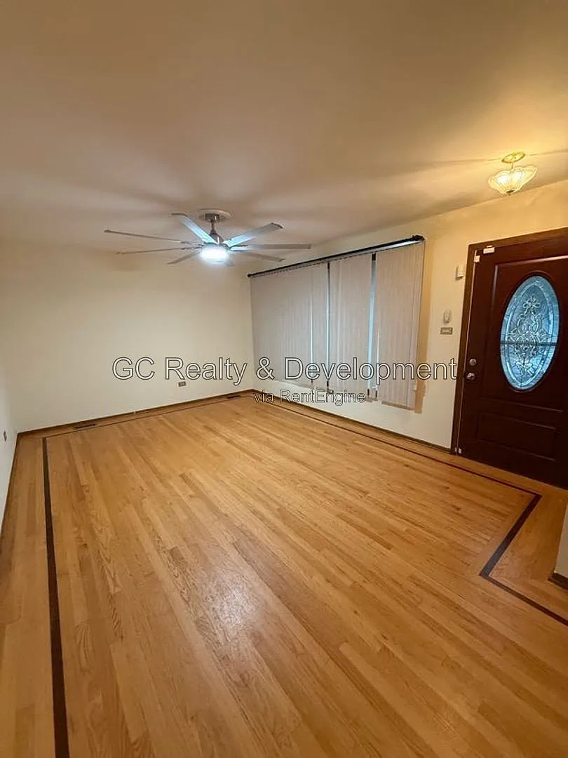 3 bed, 1.5 bath, 1120 sqft, $2,500 — Photo 3
