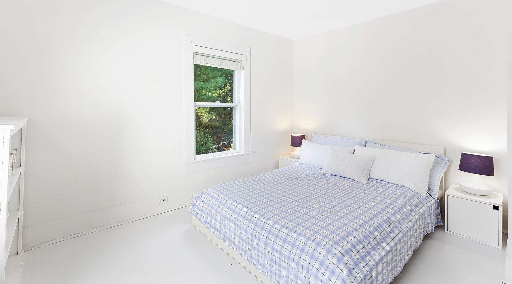  This bedroom does not have a closet.