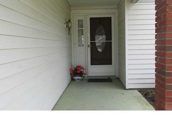 2nd image of 82 Buckingham Dr