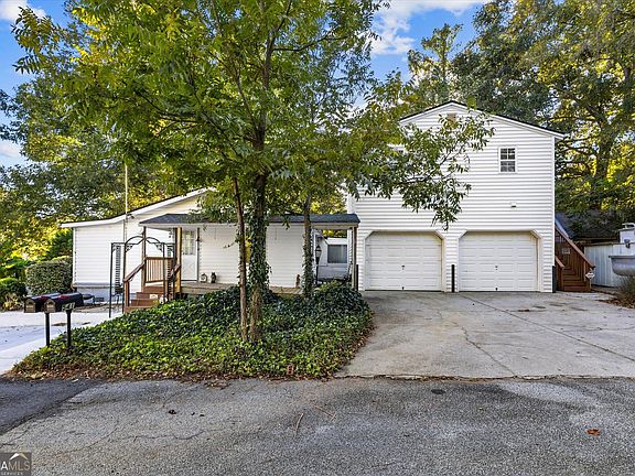 5th image of 541 Mary Lou St