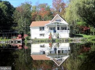1063 Arrowhead Dr, Pocono Lake, PA