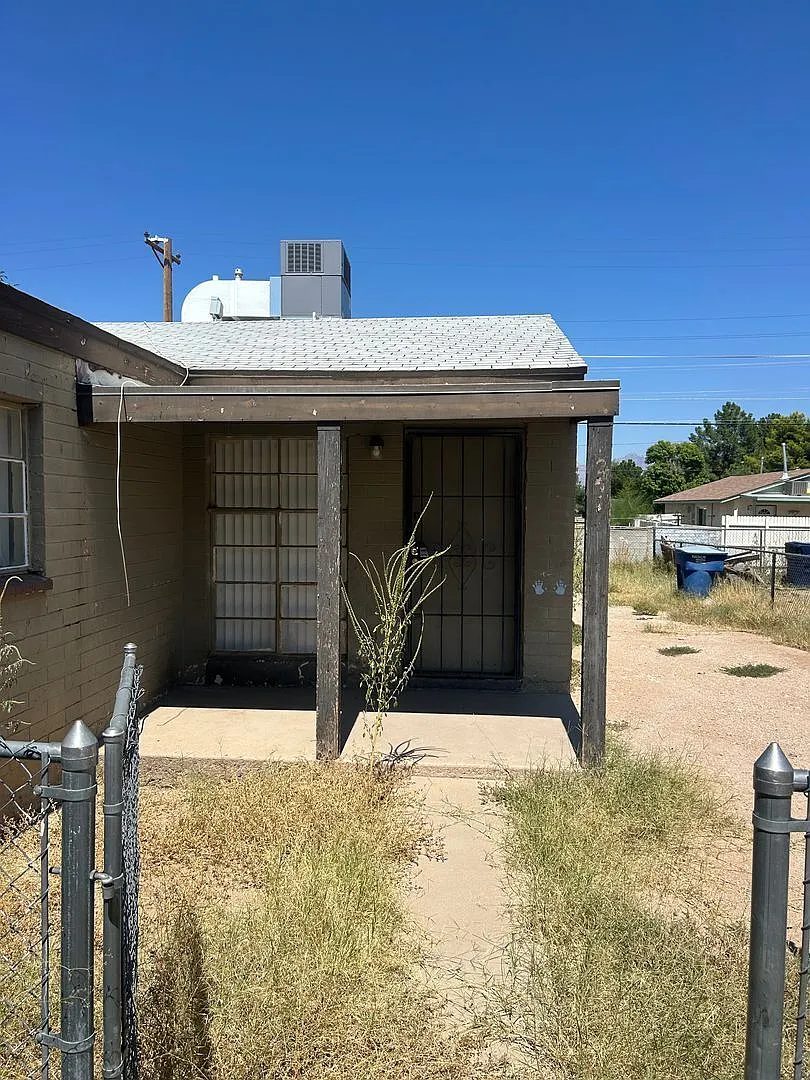 2 bed, 1.0 bath, 685 sqft, $1,199 — Photo 1