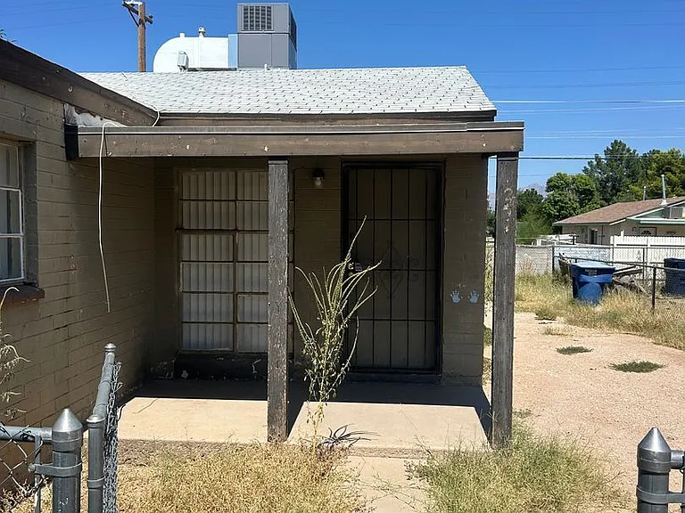 2511 E Cameron Vis — Photo 1